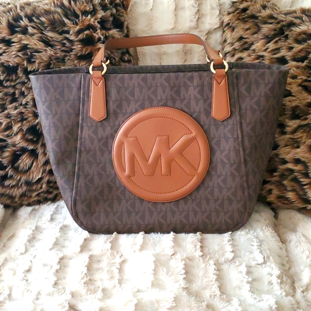 AUTHENTIC MICHAEL KORS BIG BROWN SIGNATURE MK WITH LEATHER EMBROIDERED MK TOTE